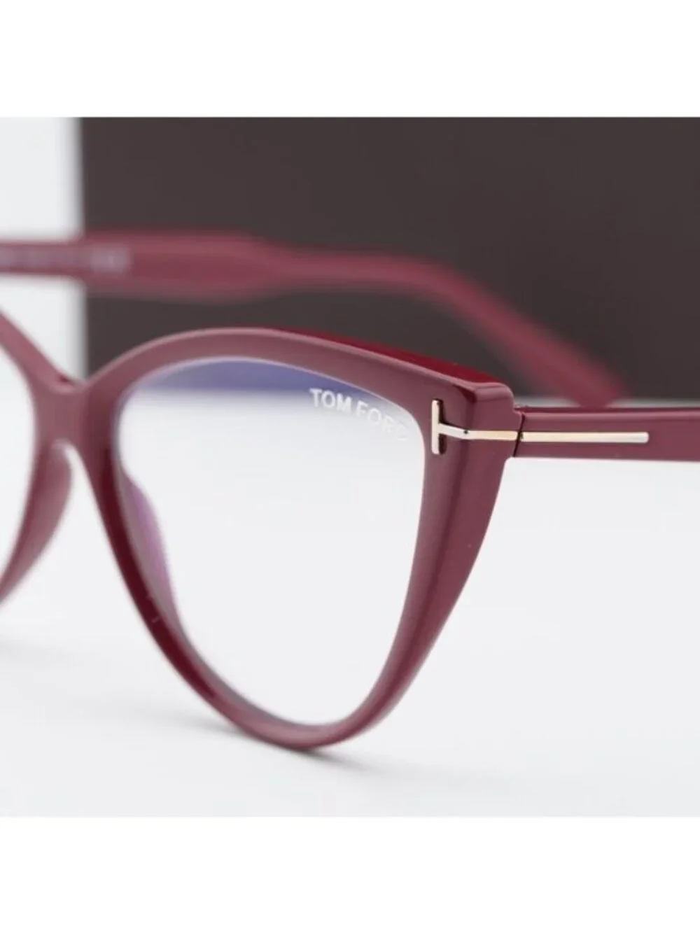 Tom Ford model ft5843